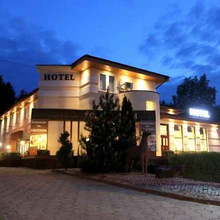 Hotel Pod Jeleniem Tuchola Bagian luar foto