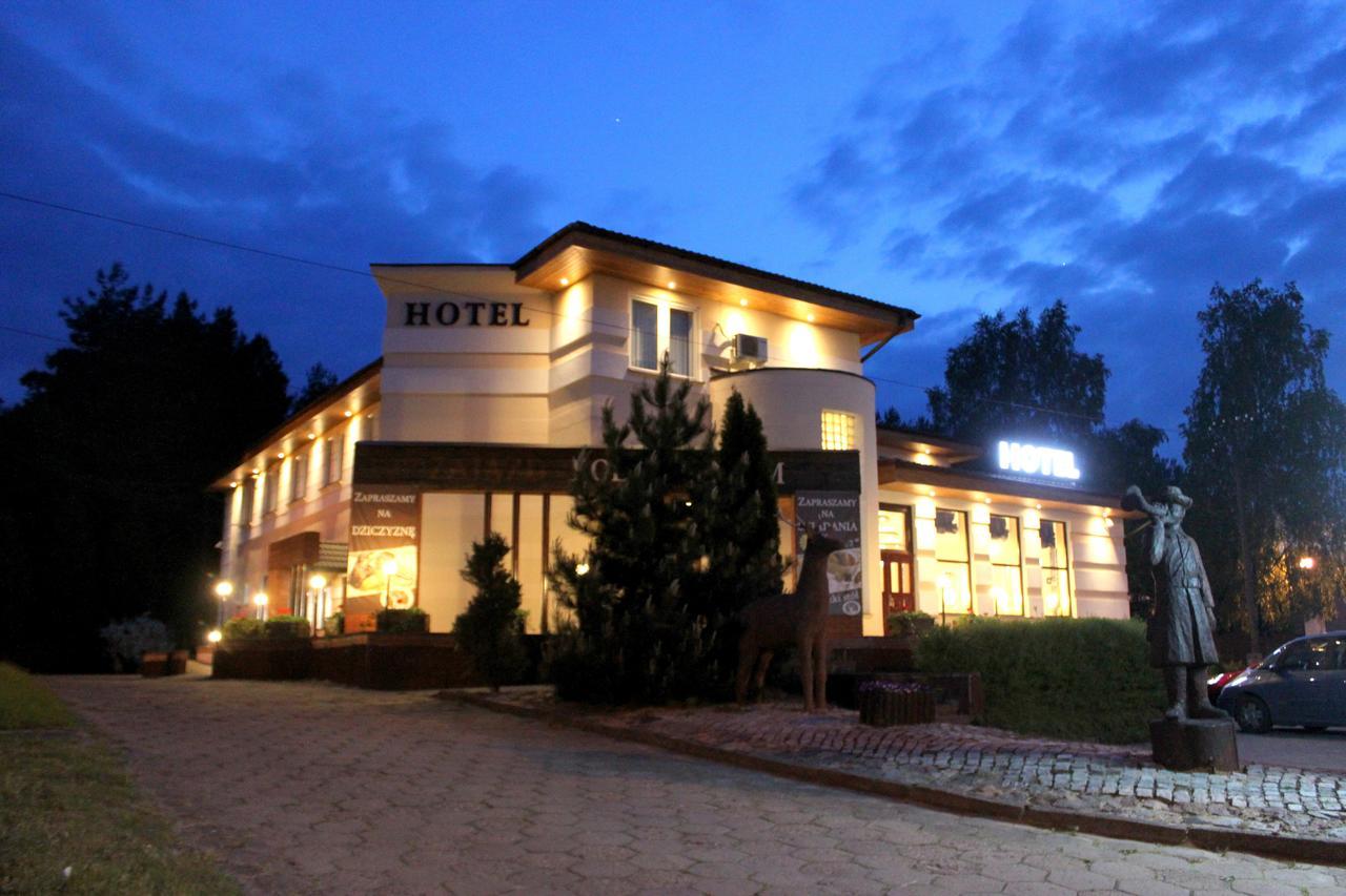 Hotel Pod Jeleniem Tuchola Bagian luar foto