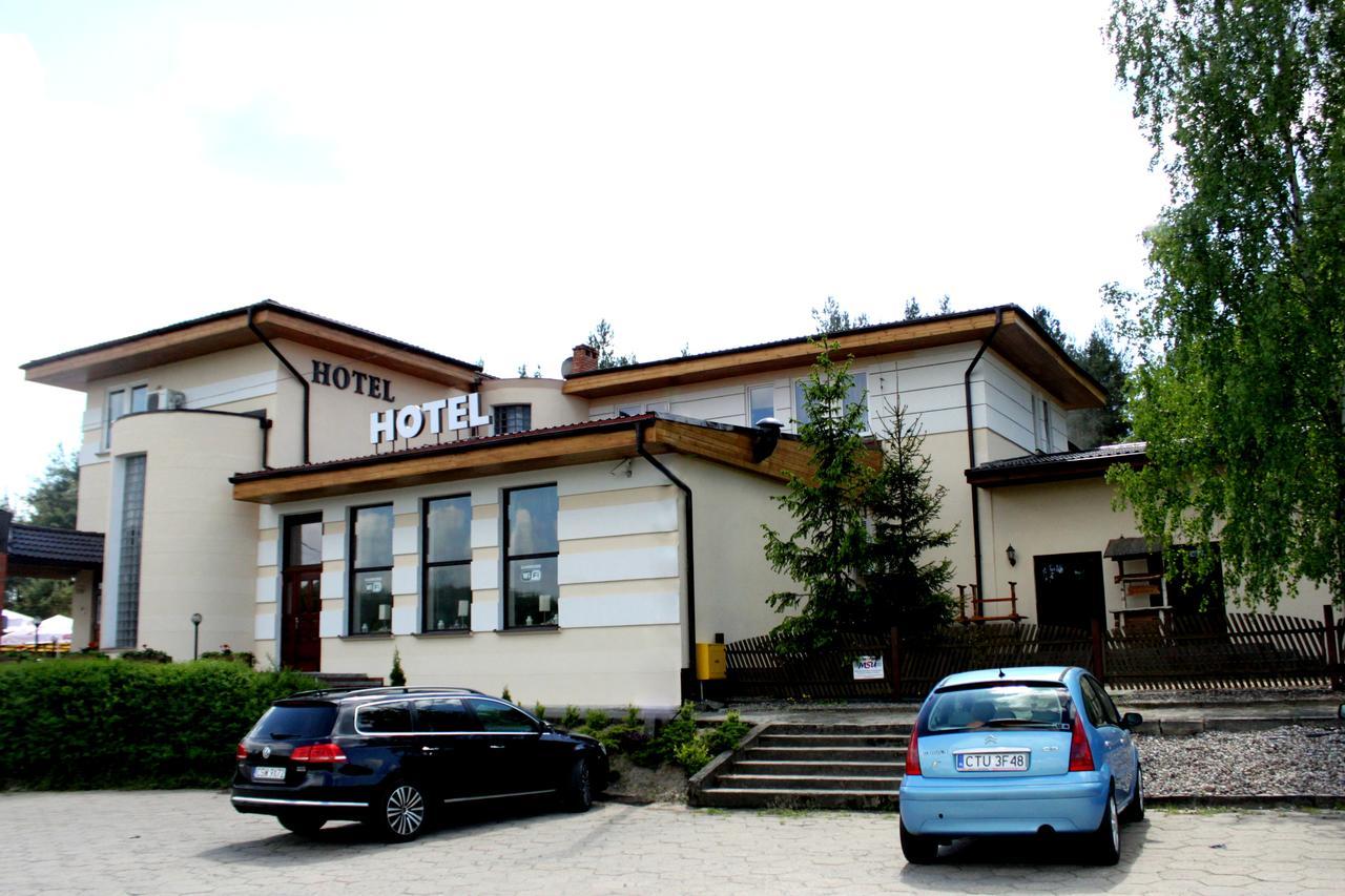 Hotel Pod Jeleniem Tuchola Bagian luar foto