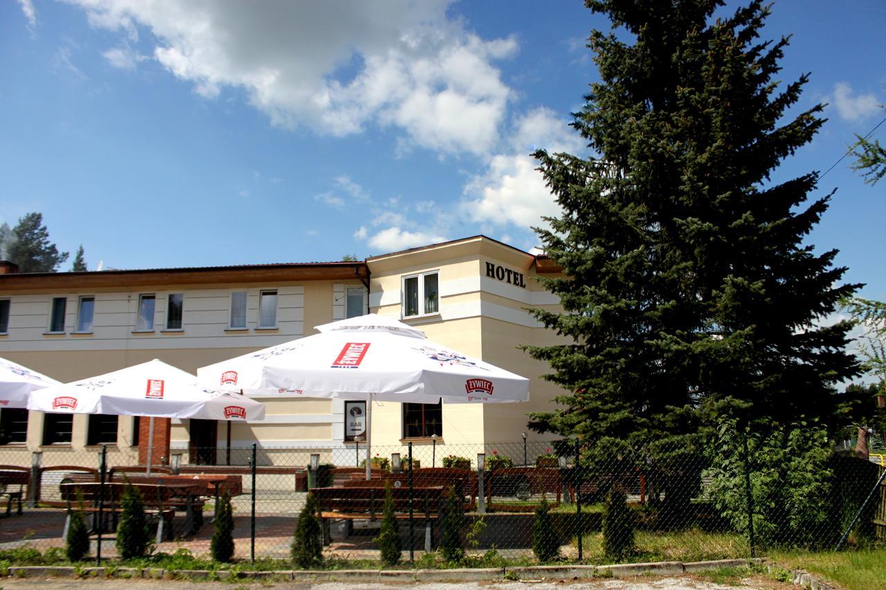 Hotel Pod Jeleniem Tuchola Bagian luar foto