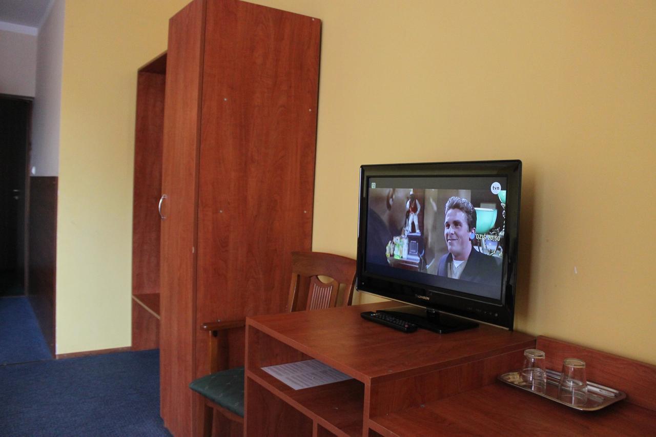 Hotel Pod Jeleniem Tuchola Bagian luar foto