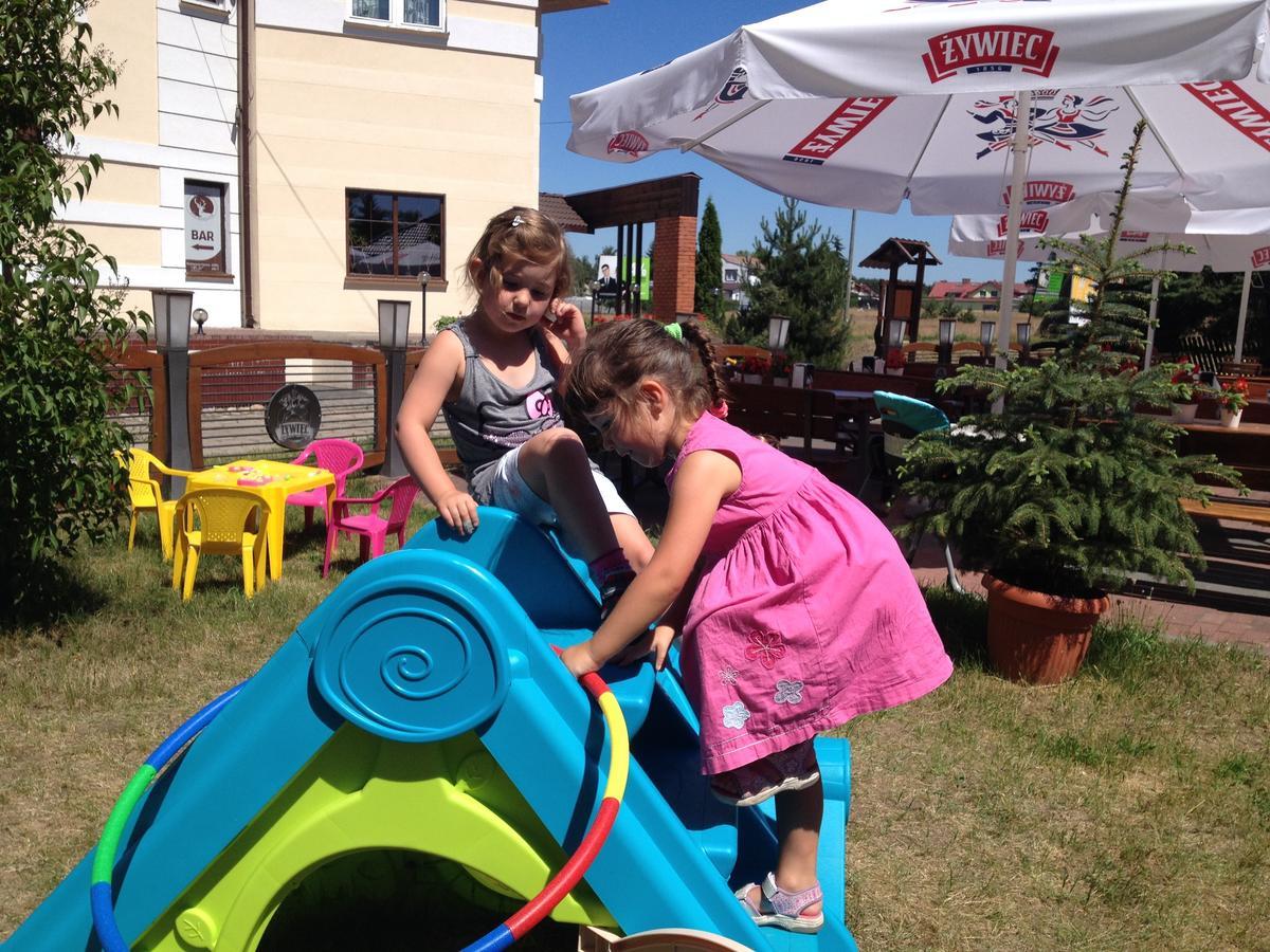 Hotel Pod Jeleniem Tuchola Bagian luar foto