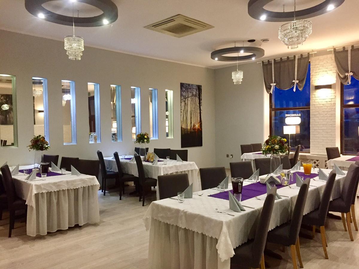 Hotel Pod Jeleniem Tuchola Bagian luar foto